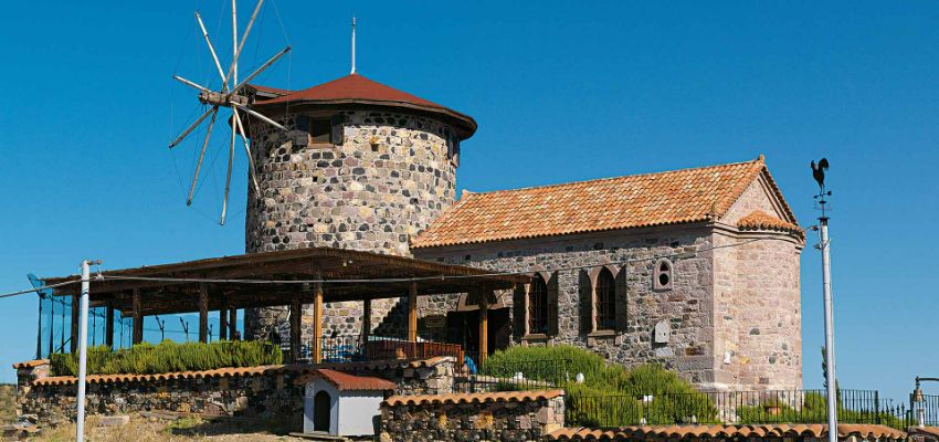 Cunda Aşıklar Tepesi ve Necdet Kent Kitaplığı Gezi Rehberi