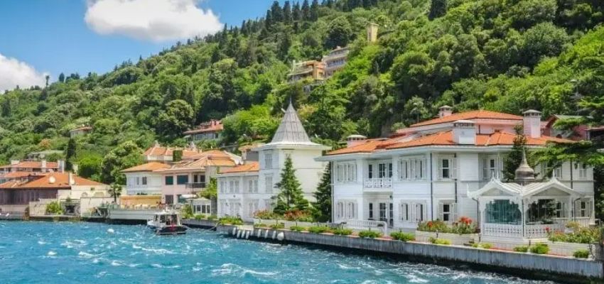 İstanbul Adalar Rehberi: Büyükada, Heybeliada ve Bisiklet Rotaları