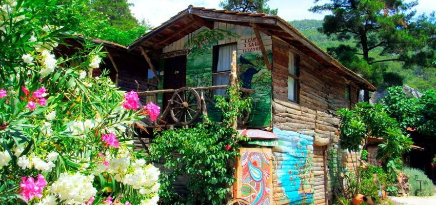 Olimpos &Çıralı Rehberi: Ağaç Evler, Yanartaş ve Saklı Koylar