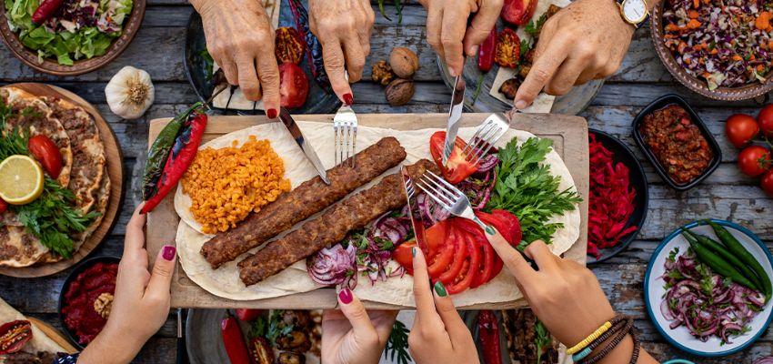 Türkiye’nin Lezzet Rotaları: Yerel Tatların Peşinde Lezzetli Bir Gezi