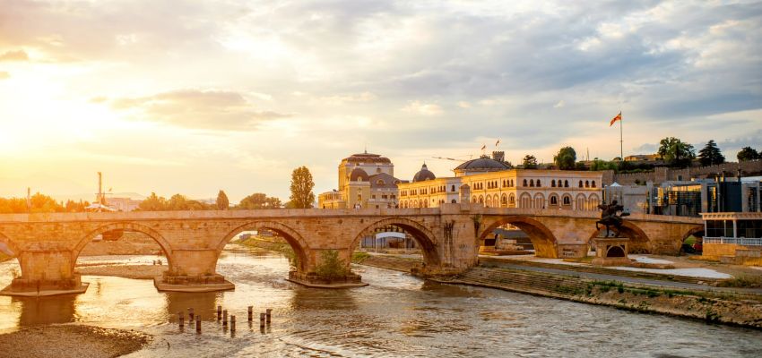 Üsküp Şehir Rehberi: Taş Köprü ve Vardar Nehri Etrafında Bir Gün